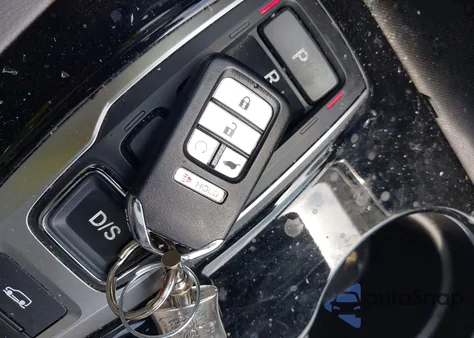 2019 Honda Pilot Touring z USA, uszkodzony, nr VIN 5FNYF6H61KB067739